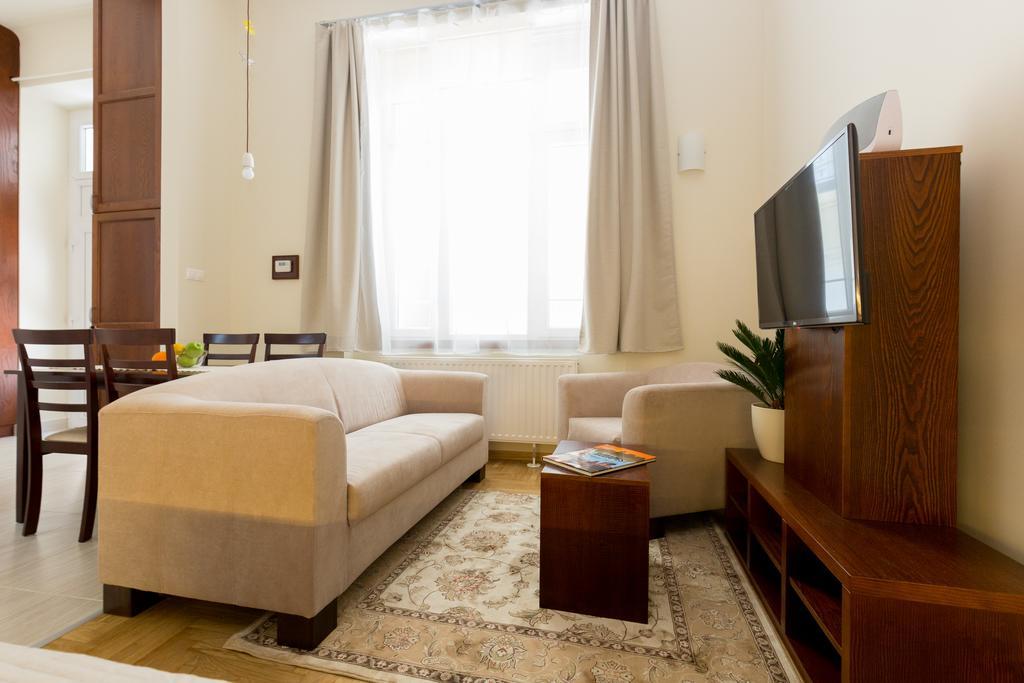 Family Buddha Apartment ブダペスト エクステリア 写真